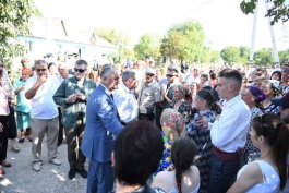 Igor Dodon a participat la inaugurarea monumentului eroilor eliberatori din satul Dumitreni