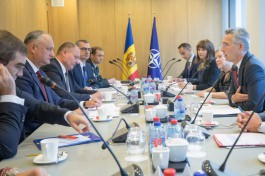 Президент Игорь Додон провел встречу с Генеральным Секретарем НАТО
