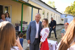 Igor Dodon a oferit ajutor grădiniței „Krasnaia Șapocika” din localitatea Troițcoe