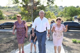 Igor Dodon a verificat procesul de restaurare a monumentului eroilor din satul Troițcoe