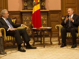 Президент Николае Тимофти встретился с министром обороны Греческой Республики Димитрисом Аврамопулосом