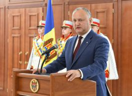 Igor Dodon a înmînat Diploma de Onoare a Președintelui mai multor cadre didactice