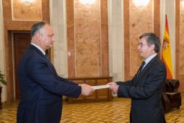 Președintele Republicii Moldova a primit scrisorile de acreditare din partea a patru ambasadori agreați