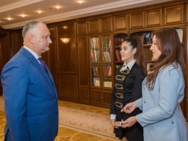 Президент Игорь Додон провел встречу с певицей Эмили Истрате