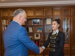 Президент Игорь Додон провел встречу с певицей Эмили Истрате