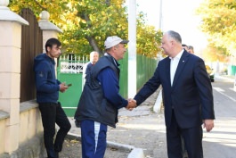 Глава государства провел беседу с жителями села Садова