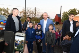 Глава государства принял участие в открытии спортивного комплекса в селе Талмаза