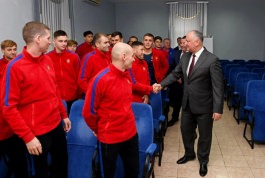 Президент встретилися с командой страны по футзалу