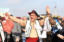 Игорь Додон принял участие в Фестивале гагаузского вина „Gagauz şarap yortusu”