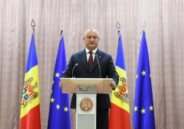 Igor Dodon i-a prezenentat pe noul prim-ministru, ministrul Afacerilor Interne, ministrul Finanţelor și ministrul Apărării angajaților instituțiilor de resort