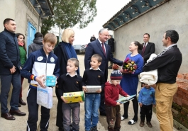 Președintele țării a vizitat familia Botezat din satul Copceac