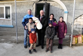 Igor Dodon a vizitat un cuplu longeviv și două familii cu mulți copii din municipiul Cahul