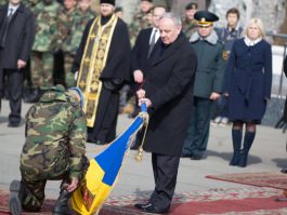 Nicolae Timofti a participat la ceremonia de detașare a contingentului Armatei Naționale în misiunea internațională de menținere a păcii din Kosovo