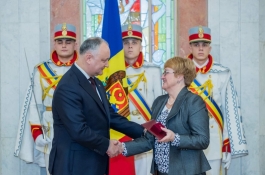 Igor Dodon a înmînat distincții de stat