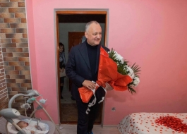 Igor Dodon a vizitat o familie cu cvatrupleți