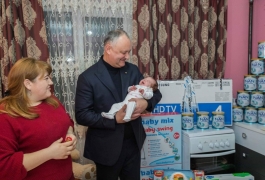 Igor Dodon a vizitat o familie cu cvatrupleți