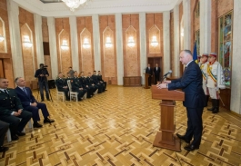 Igor Dodon a conferit înalte distincții de stat și Diploma de Onoare unui grup de militari