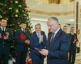 Igor Dodon a conferit înalte distincții de stat și Diploma de Onoare unui grup de militari