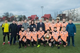Igor Dodon a înmînat Cupa Președintelui învingătorilor turneului de fotbal între liceeni