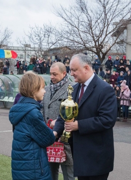 Игорь Додон вручил Кубки Президента призерам футбольного турнира среди лицеистов