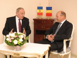 Președintele Republicii Moldova, Nicolae Timofti, a avut o întrevedere cu omologul său român, Traian Băsescu