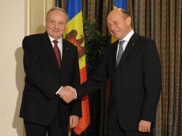 Președintele Nicolae Timofti a avut o discuție telefonică cu președintele României, Traian Băsescu, pe tema integrării europene a țării noastre