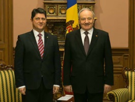 Президент Николае Тимофти встретился с министром иностранных дел Румынии Титусом Корлэцяном