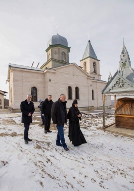 Президентская чета посетила Женский монастырь в селе Вэрзэрешть Ниспоренского района