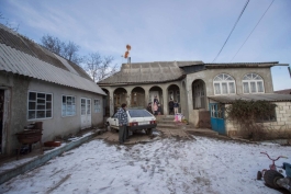Игорь Додон навестил несколько многодетных семей в Хынчештском районе