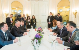 Глава государства провел встречу с Премьер-министром Армении