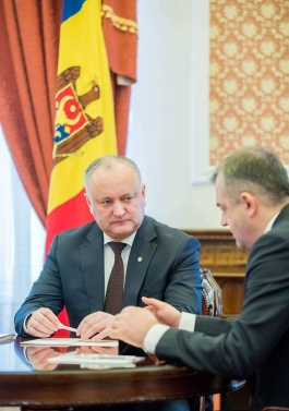 Șeful statului a participat la ședința săptămînală cu președintele Parlamentului și prim- ministru