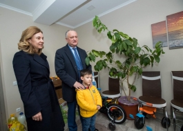 Igor Dodon a vizitat familia Barbuța din Ialoveni