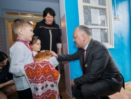 Игорь Додон посетил села Красноармейское и Тэлэешть в Хынчештском районе