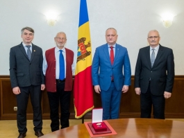 Igor Dodon a înmînat „Ordinul de Onoare” domnului Gabriel Gurman, medic cu renume, originar din Moldova
