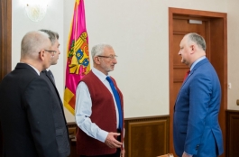 Igor Dodon a înmînat „Ordinul de Onoare” domnului Gabriel Gurman, medic cu renume, originar din Moldova