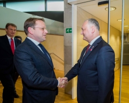 Президент Республики Молдова провел встречу с Европейским комиссаром по политике добрососедства и расширения