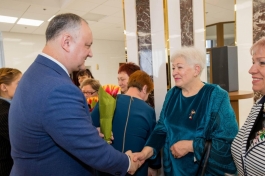 Președintele Republicii Moldova a felicitat peste 100 de doamne distinse cu prilejul Zilei Internaționale a Femeii