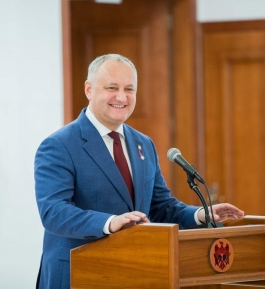 Президент Республики Молдова поздравил более ста женщин страны с 8 Марта
