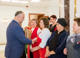 Президент Республики Молдова поздравил более ста женщин страны с 8 Марта