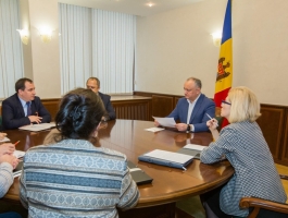 Igor Dodon a prezidat o ședință cu privire la construcția sediului pentru Teatrul „De pe strada Trandafirilor”
