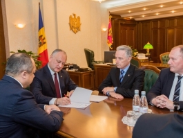 Igor Dodon a semnat Decrete privind numirea a trei consilieri ai Președintelui