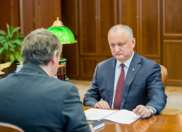 Игорь Додон подписал Указ о назначении Еуджена Караса на должность Посла Республики Молдова в Соединенных Штатах Америки