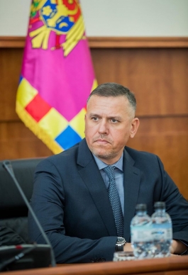 Igor Dodon a prezentat efectivelor a două ministere pe noii miniștri