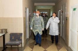 Глава государства посетил районную больницу города Флорешты