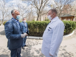 Глава государства посетил районную больницу в Шолданештах 