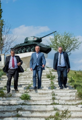 Глава государства посетил мемориальный комплекс «Бессмертие» у села Чинишеуць