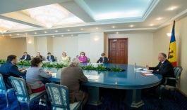 Глава государства провел встречу с руководителями предприятий лёгкой промышленности
