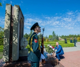 Глава государства принял участие в церемонии захоронения останков 45 воинов Красной армии