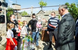Igor Dodon a vizitat o familie cu mulți copii din raionul Cimișlia