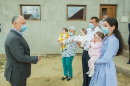Президент страны посетил двух ветеранов и две многодетные семьи из Кагульского района
